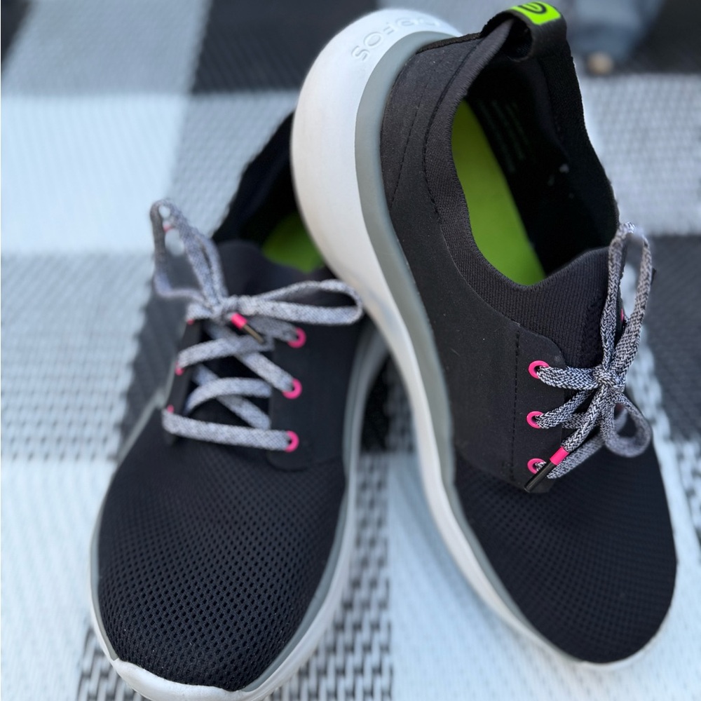 WOMEN'S OOFOS OOMY STRIDE - WHITE BLACK 8.5